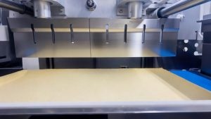 超声波切割冷冻慕斯优势_无需解冻高精度切割设备 - 驰飞超声波